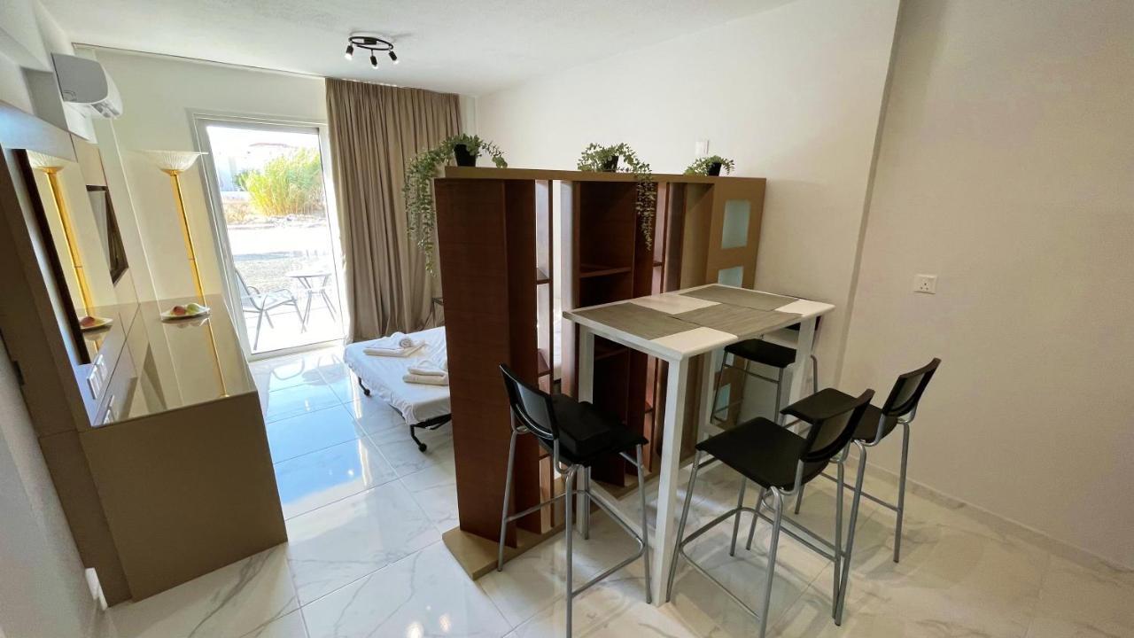 Fotoxenia Luxury Apts Paralimni Luaran gambar